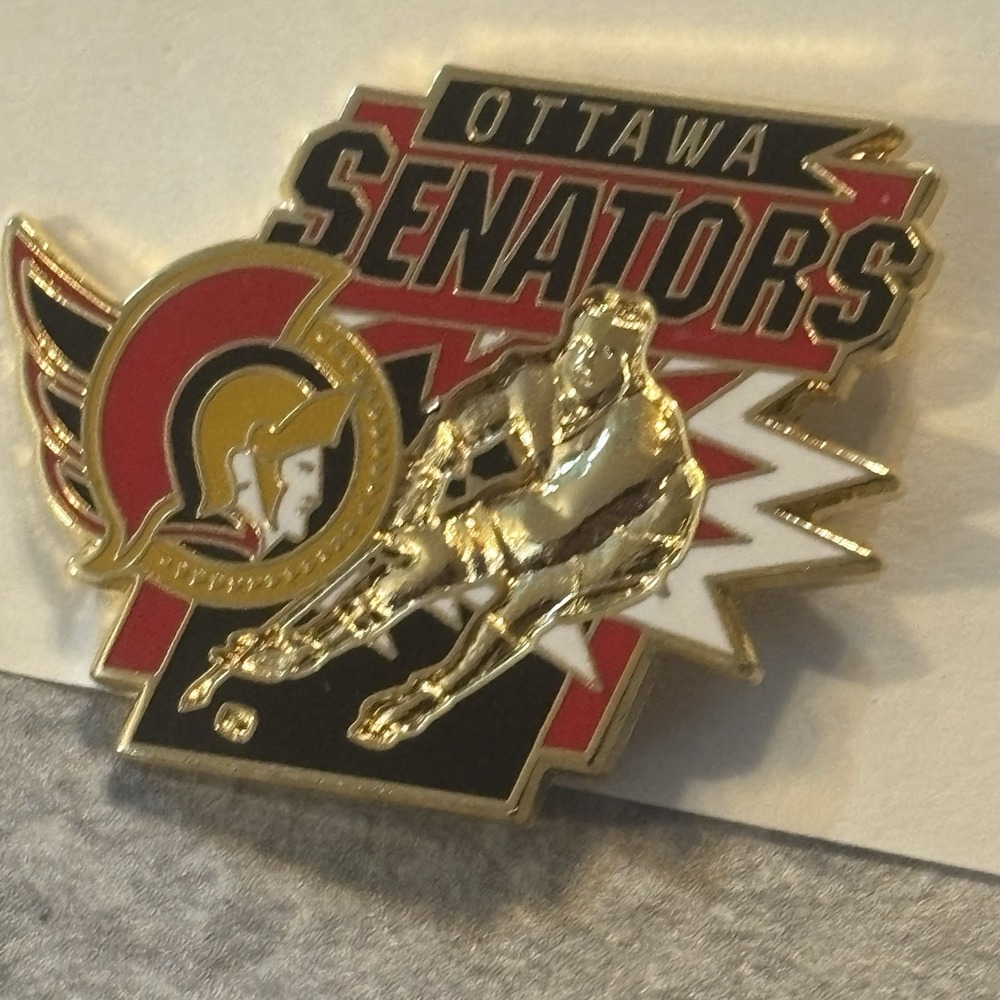 Vintage Ottawa Senators Logo Hockey pin Flash Player NHL 90s CCM